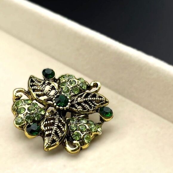 Yellow Gold with Emerald and Peridot Green Crystal Floral Leaf Pin Back Brooch - Picture 5 of 7